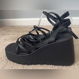 Madden Girl Vault Strappy Platform Wedge - size 9.5